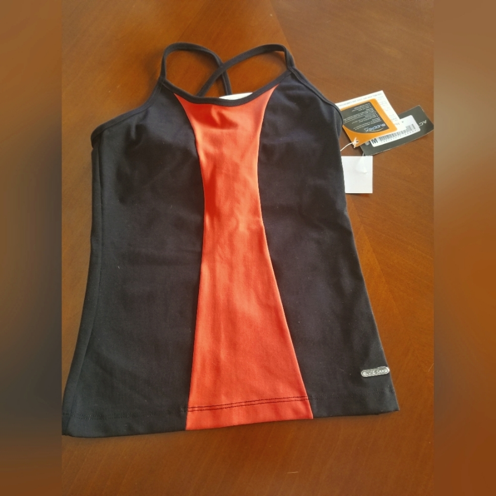 New w/ tags | very cute Nina Bucci Brazilian Fitness Top | moisture control | M